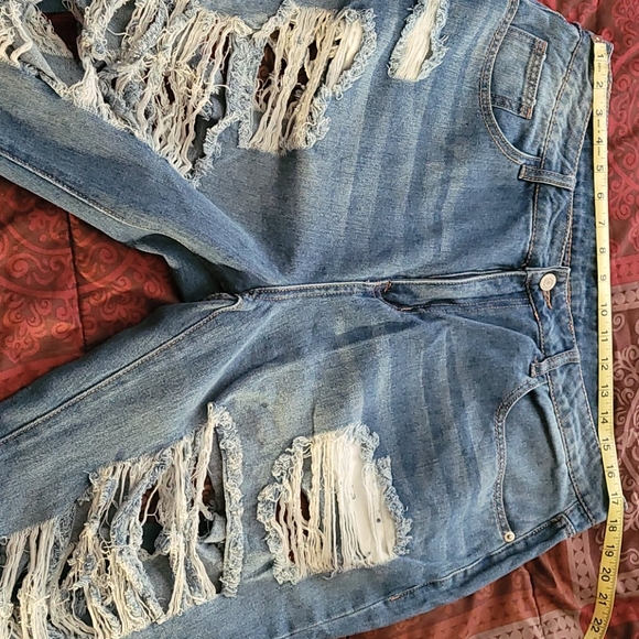 Ripped denim jeans - Picture 2 of 6